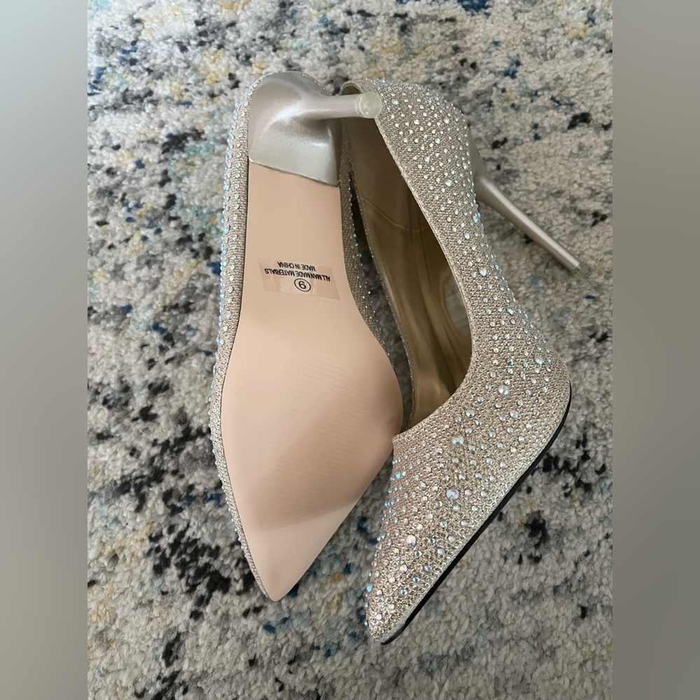 Natural color pumps with rhinestones. Size 9, new!